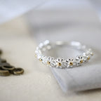 Women's Small Daisy Adjustable Ring Flower Ring Modern Mini Ring Delicate Sophisticated Thumb Ring Fashion