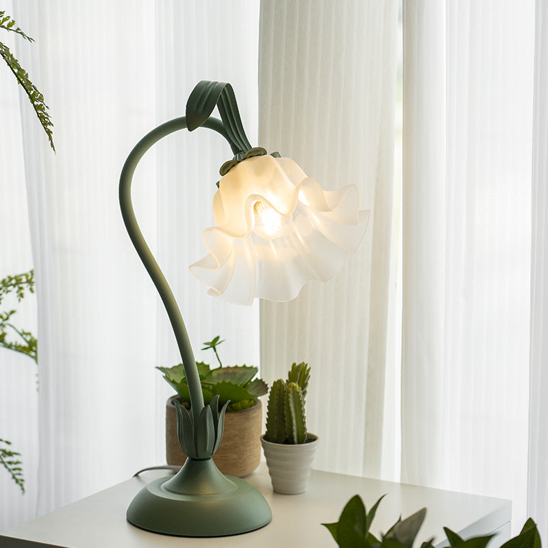 Vintage Bedside Lamp, Ambient Lighting, Bedroom INS Style, American Rustic Countryside Retro Floral Decor Night Light