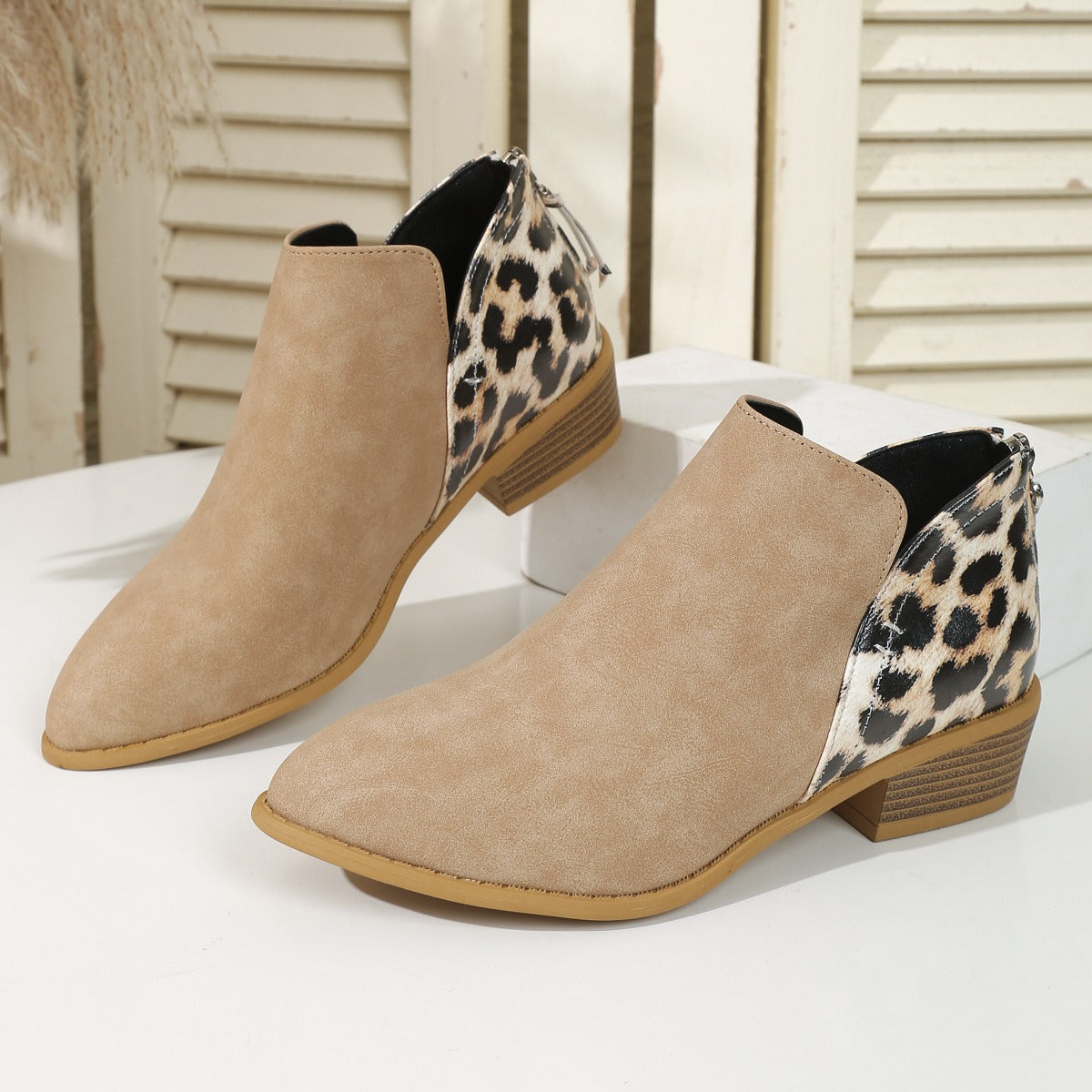 Women's Pointed Thick Heels Back Zipper Boots