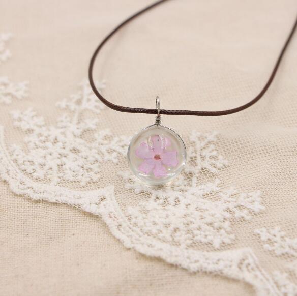 Handmade Boho Transparent Resin Dried Flower Necklace Round Glass Gypsophila Charms Pendant For Women Girls Fashion Jewelry Gift