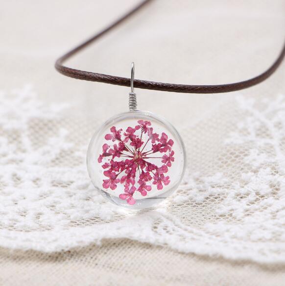 Handmade Boho Transparent Resin Dried Flower Necklace Round Glass Gypsophila Charms Pendant For Women Girls Fashion Jewelry Gift