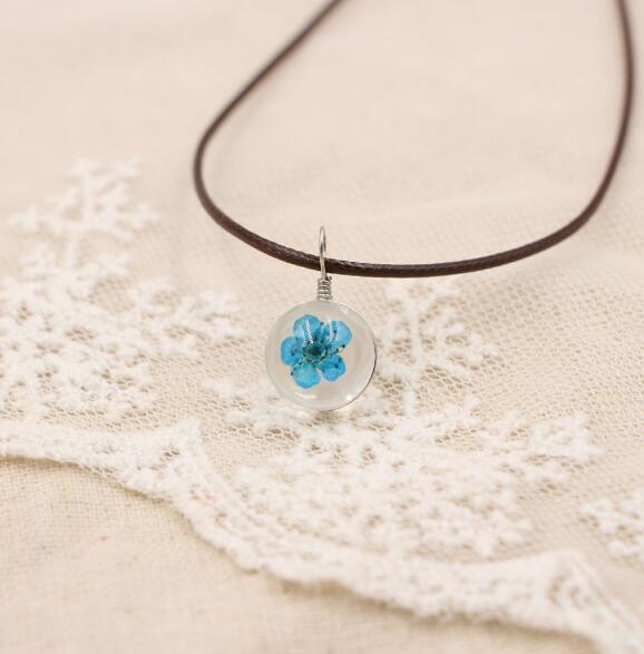 Handmade Boho Transparent Resin Dried Flower Necklace Round Glass Gypsophila Charms Pendant For Women Girls Fashion Jewelry Gift