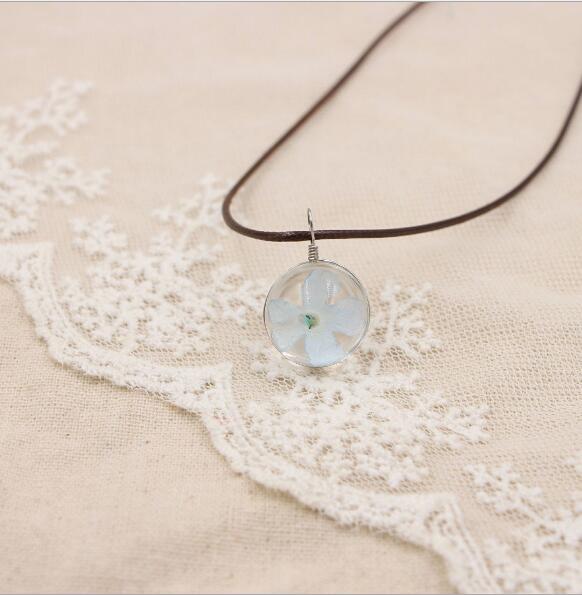 Handmade Boho Transparent Resin Dried Flower Necklace Round Glass Gypsophila Charms Pendant For Women Girls Fashion Jewelry Gift