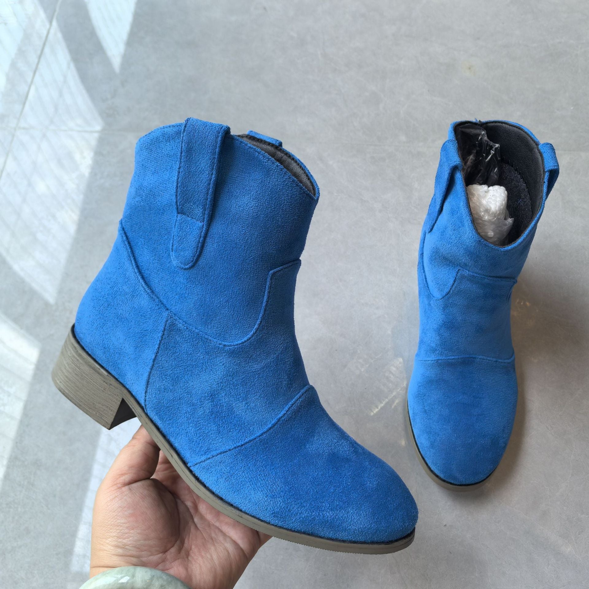 Comfortable low heeled short oversized low cut women's boots