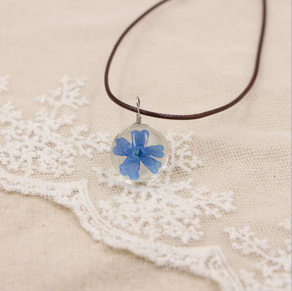 Handmade Boho Transparent Resin Dried Flower Necklace Round Glass Gypsophila Charms Pendant For Women Girls Fashion Jewelry Gift