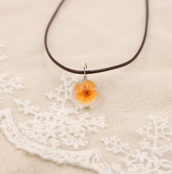 Handmade Boho Transparent Resin Dried Flower Necklace Round Glass Gypsophila Charms Pendant For Women Girls Fashion Jewelry Gift