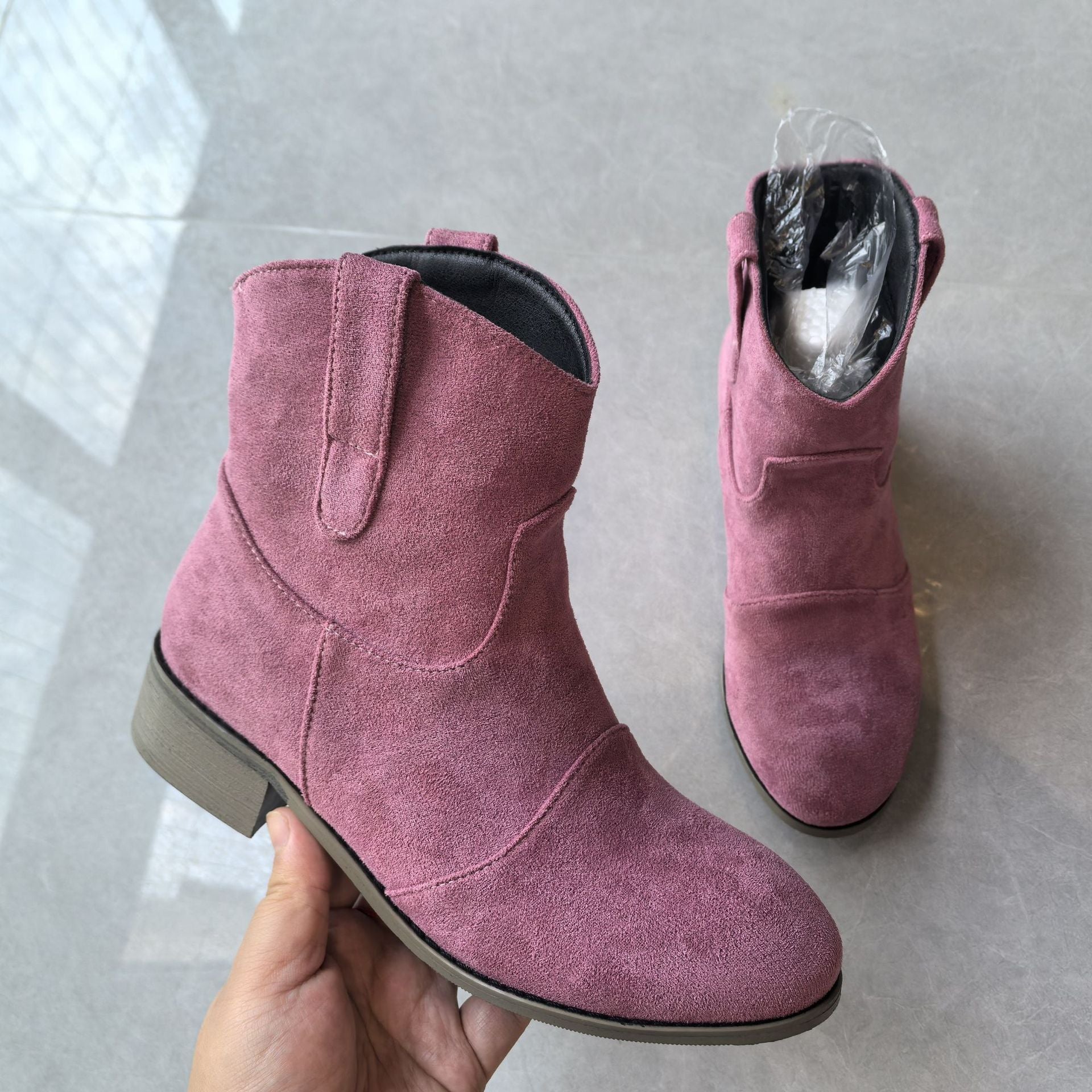 Comfortable low heeled short oversized low cut women's boots