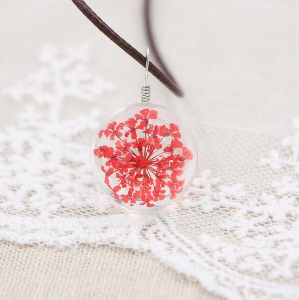 Handmade Boho Transparent Resin Dried Flower Necklace Round Glass Gypsophila Charms Pendant For Women Girls Fashion Jewelry Gift
