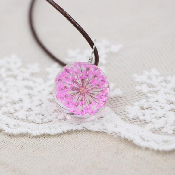 Handmade Boho Transparent Resin Dried Flower Necklace Round Glass Gypsophila Charms Pendant For Women Girls Fashion Jewelry Gift