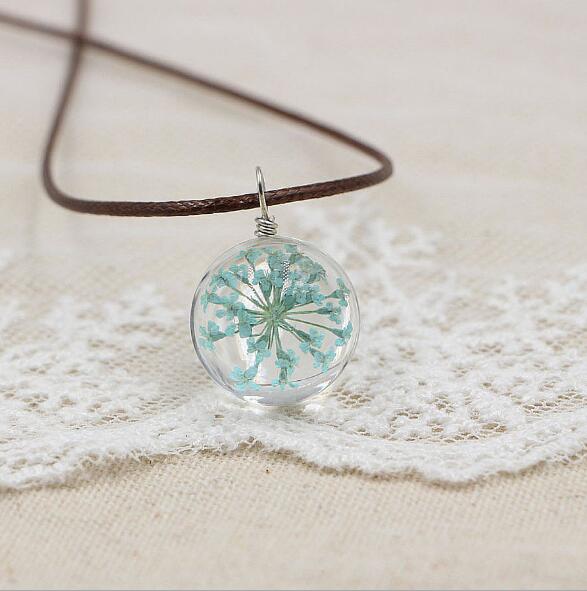 Handmade Boho Transparent Resin Dried Flower Necklace Round Glass Gypsophila Charms Pendant For Women Girls Fashion Jewelry Gift