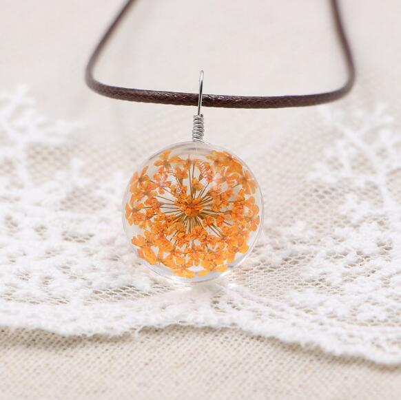 Handmade Boho Transparent Resin Dried Flower Necklace Round Glass Gypsophila Charms Pendant For Women Girls Fashion Jewelry Gift