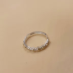 Women's Small Daisy Adjustable Ring Flower Ring Modern Mini Ring Delicate Sophisticated Thumb Ring Fashion