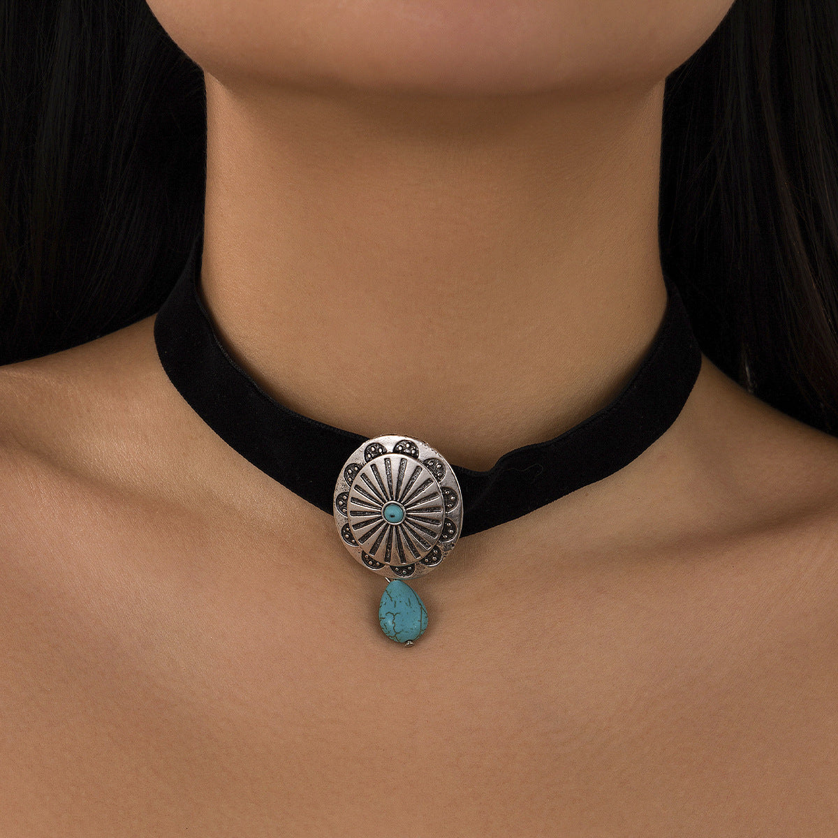 Fashion oval plush fabric patterned collar with water droplet shaped alloy turquoise necklace