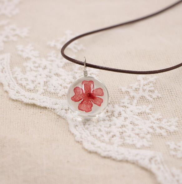 Handmade Boho Transparent Resin Dried Flower Necklace Round Glass Gypsophila Charms Pendant For Women Girls Fashion Jewelry Gift
