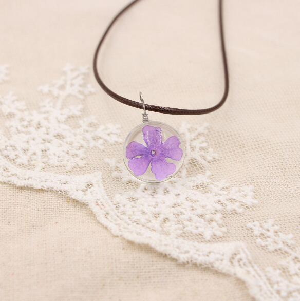 Handmade Boho Transparent Resin Dried Flower Necklace Round Glass Gypsophila Charms Pendant For Women Girls Fashion Jewelry Gift