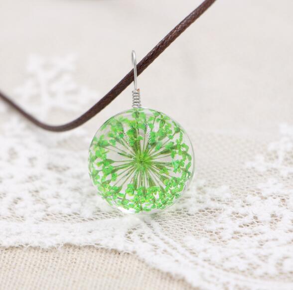 Handmade Boho Transparent Resin Dried Flower Necklace Round Glass Gypsophila Charms Pendant For Women Girls Fashion Jewelry Gift